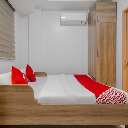 Oyo 605 The Quarters Hotel มะนิลา ภายนอก รูปภาพ