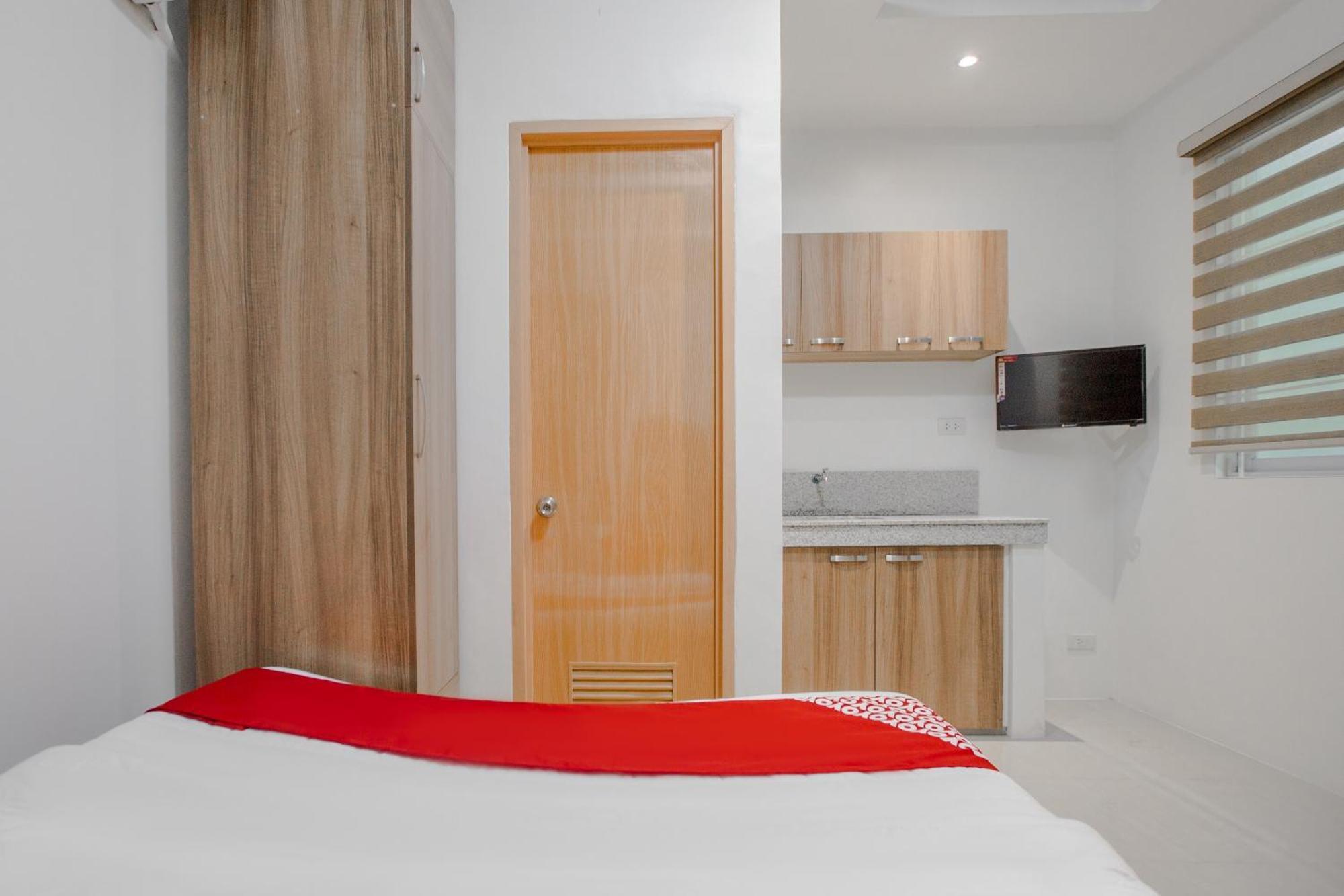 Oyo 605 The Quarters Hotel มะนิลา ภายนอก รูปภาพ