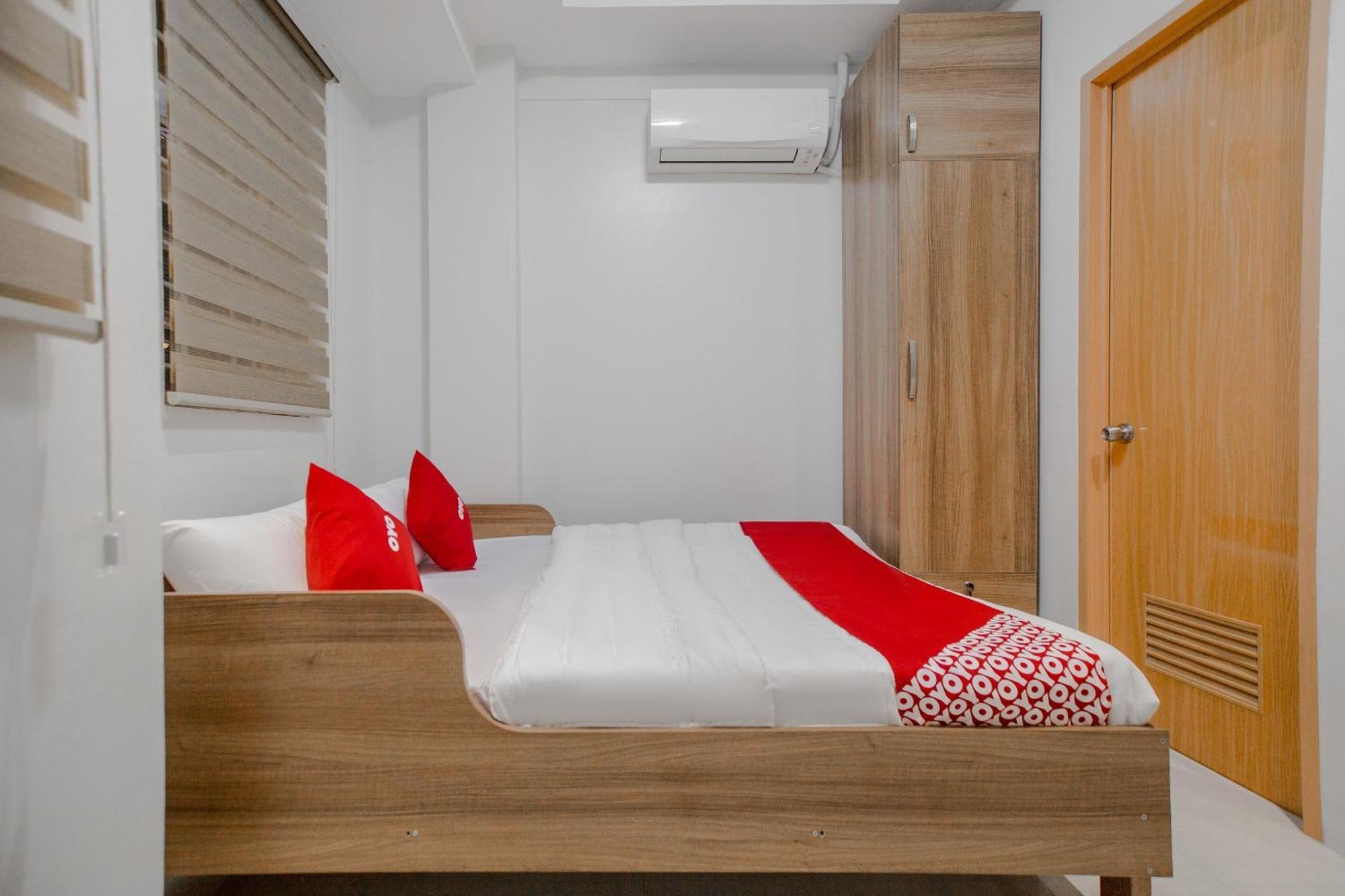Oyo 605 The Quarters Hotel มะนิลา ภายนอก รูปภาพ