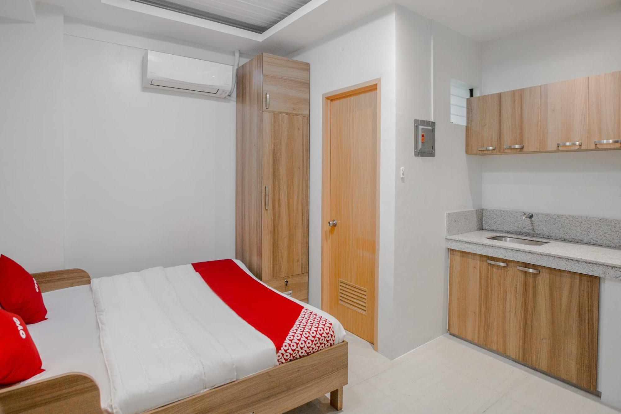 Oyo 605 The Quarters Hotel มะนิลา ภายนอก รูปภาพ