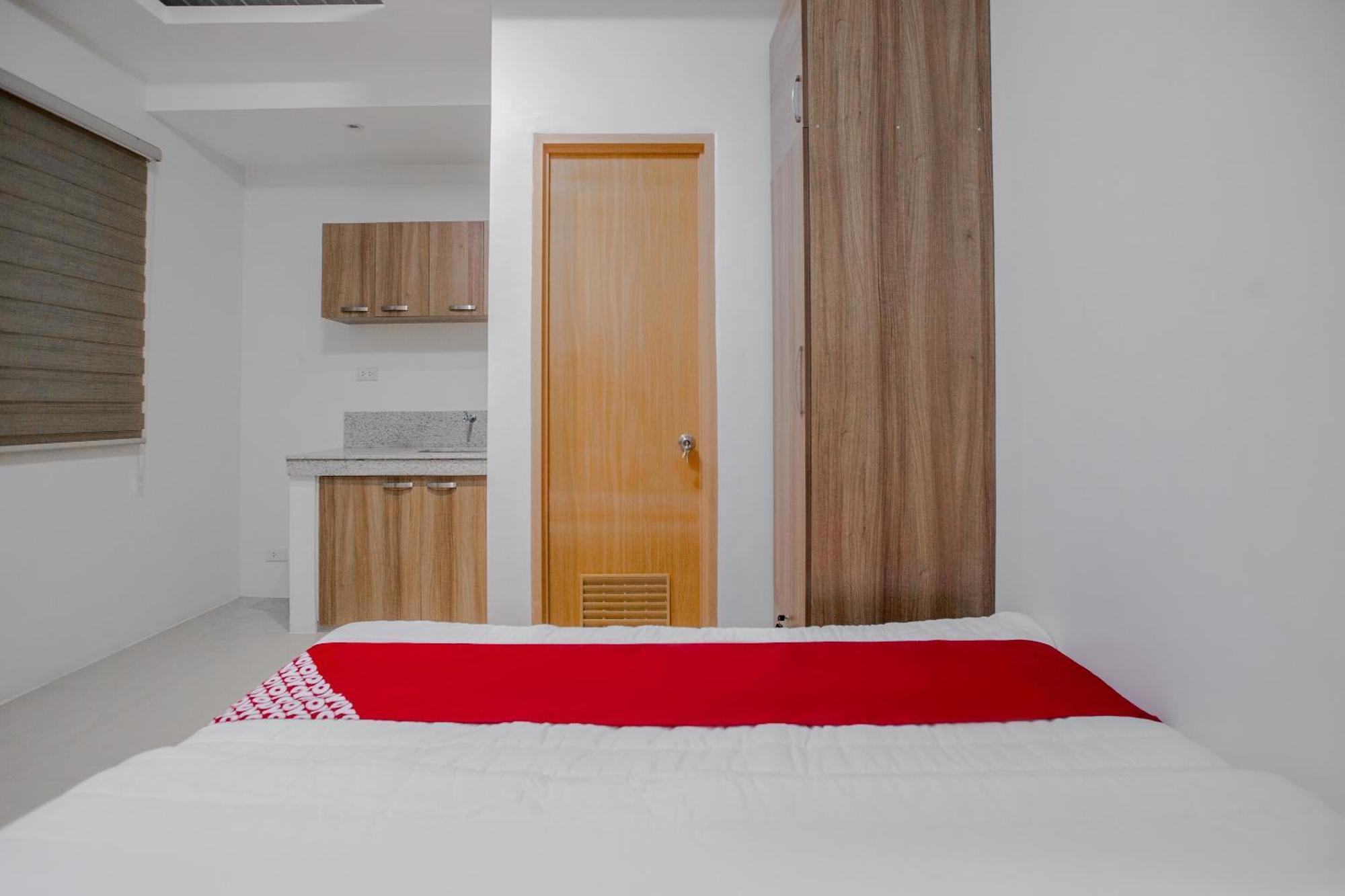 Oyo 605 The Quarters Hotel มะนิลา ภายนอก รูปภาพ