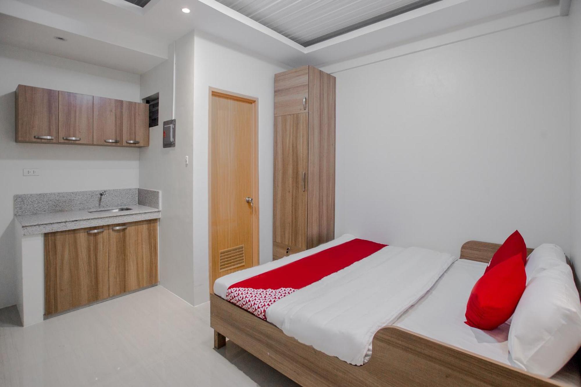 Oyo 605 The Quarters Hotel มะนิลา ภายนอก รูปภาพ