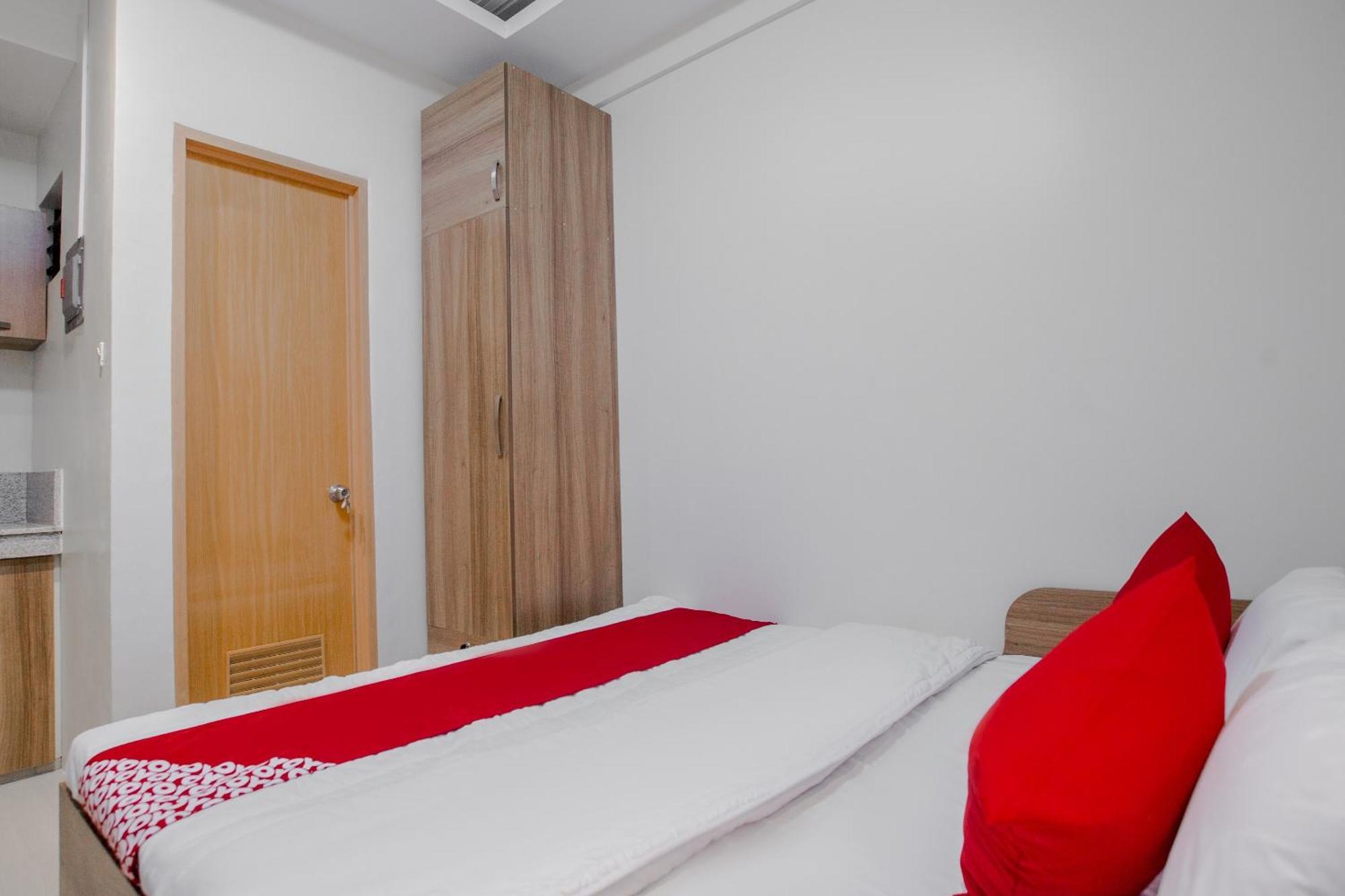 Oyo 605 The Quarters Hotel มะนิลา ภายนอก รูปภาพ