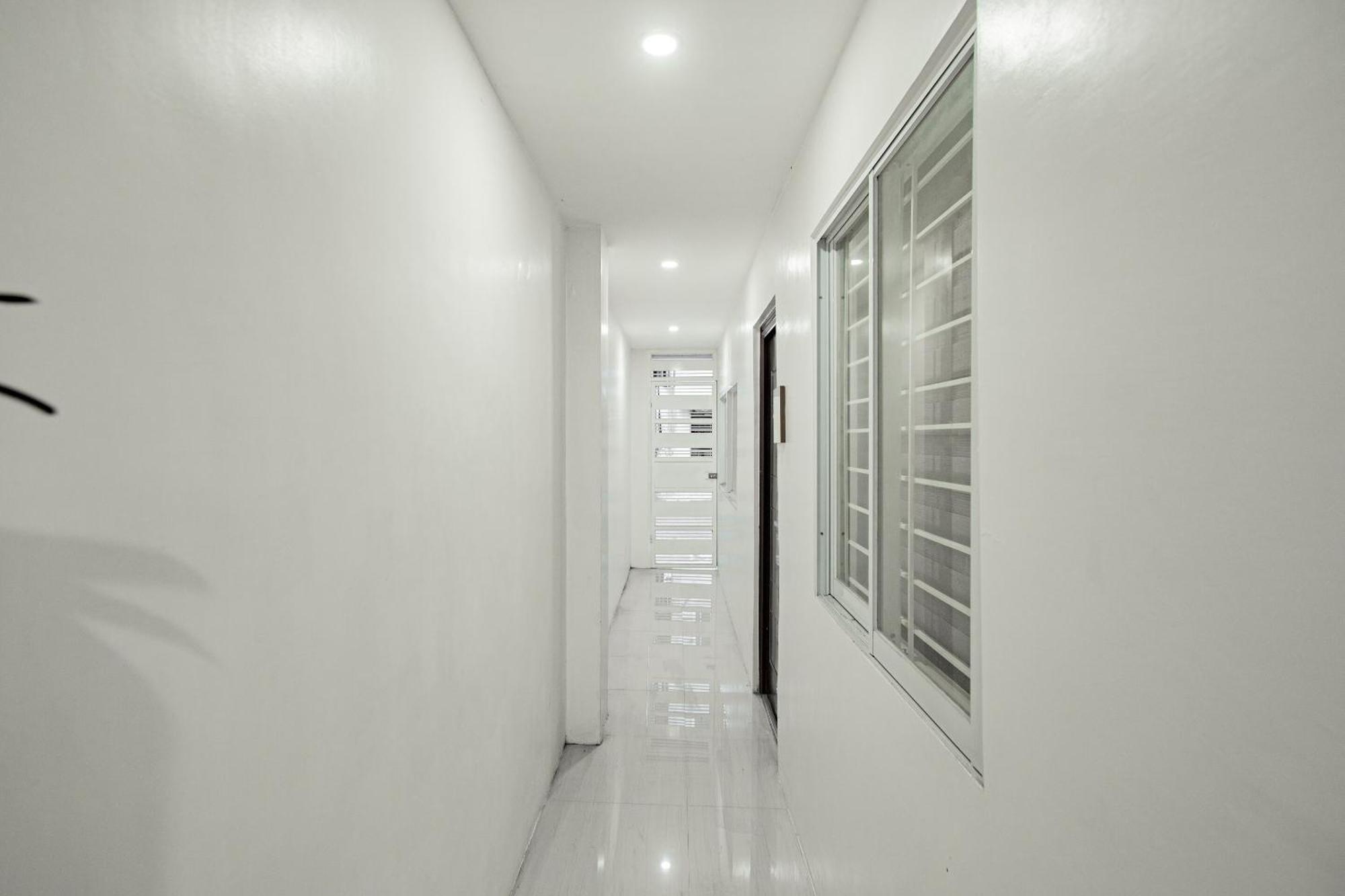 Oyo 605 The Quarters Hotel มะนิลา ภายนอก รูปภาพ