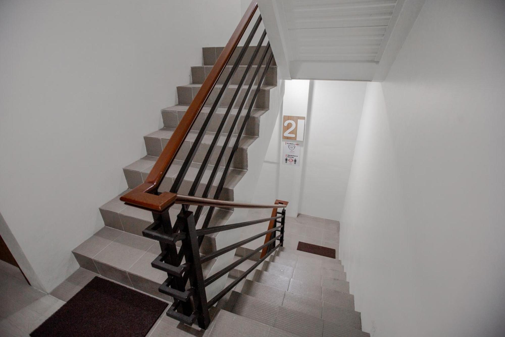 Oyo 605 The Quarters Hotel มะนิลา ภายนอก รูปภาพ
