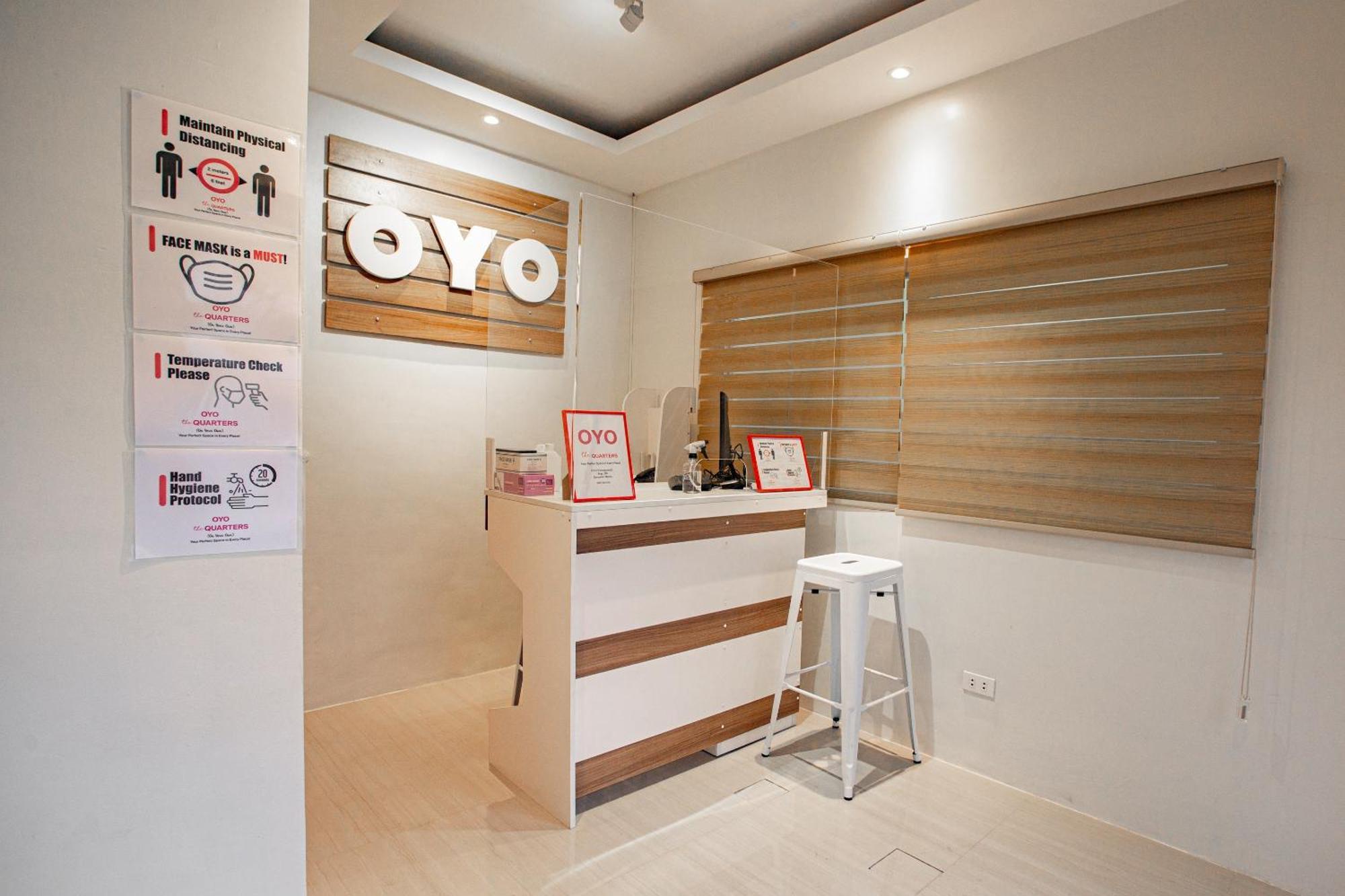 Oyo 605 The Quarters Hotel มะนิลา ภายนอก รูปภาพ