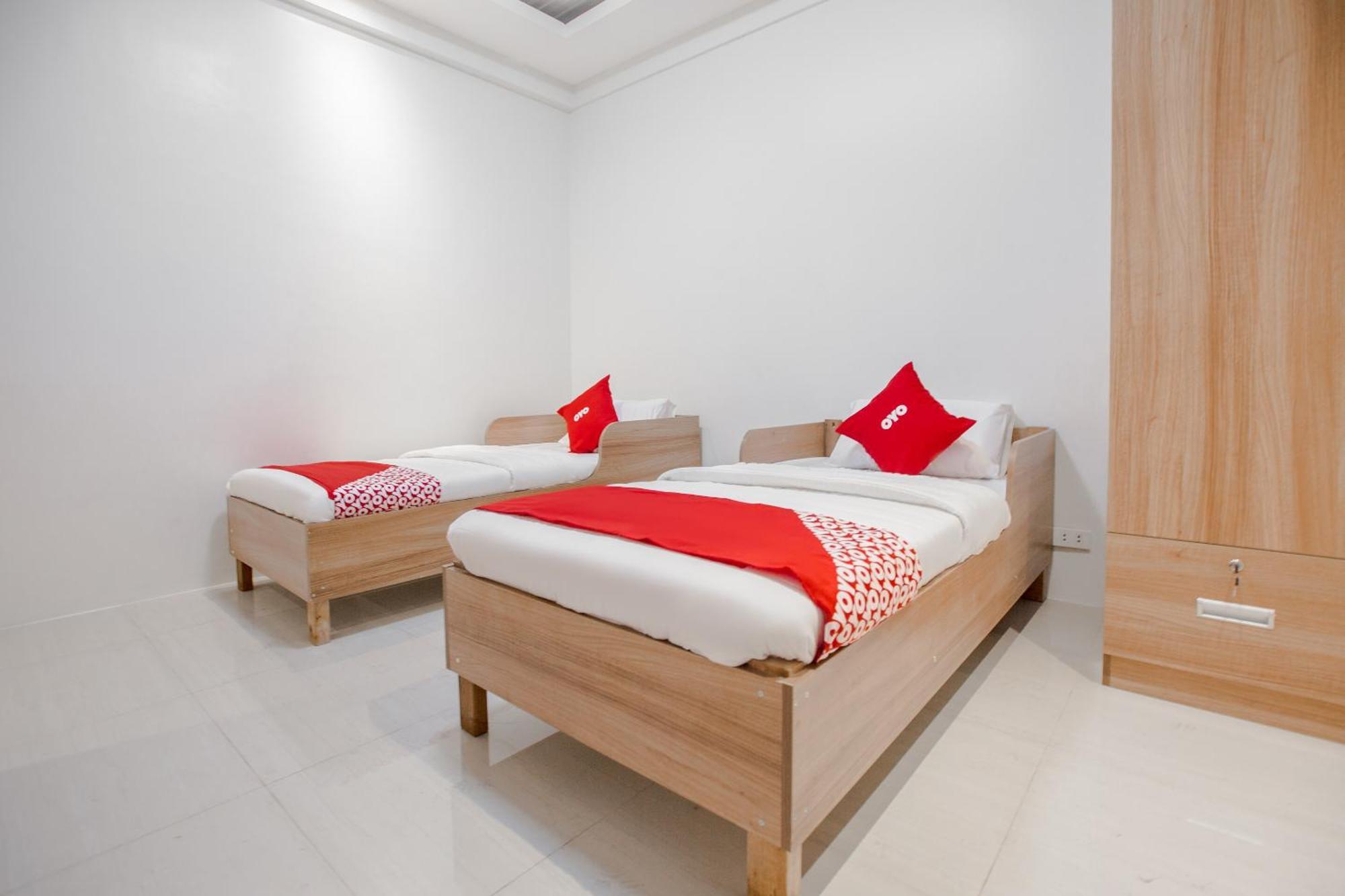 Oyo 605 The Quarters Hotel มะนิลา ภายนอก รูปภาพ
