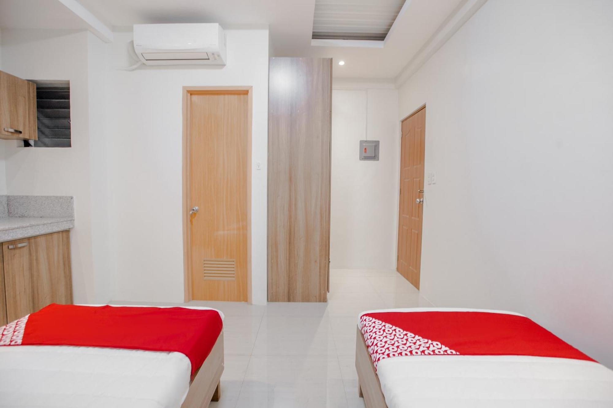 Oyo 605 The Quarters Hotel มะนิลา ภายนอก รูปภาพ