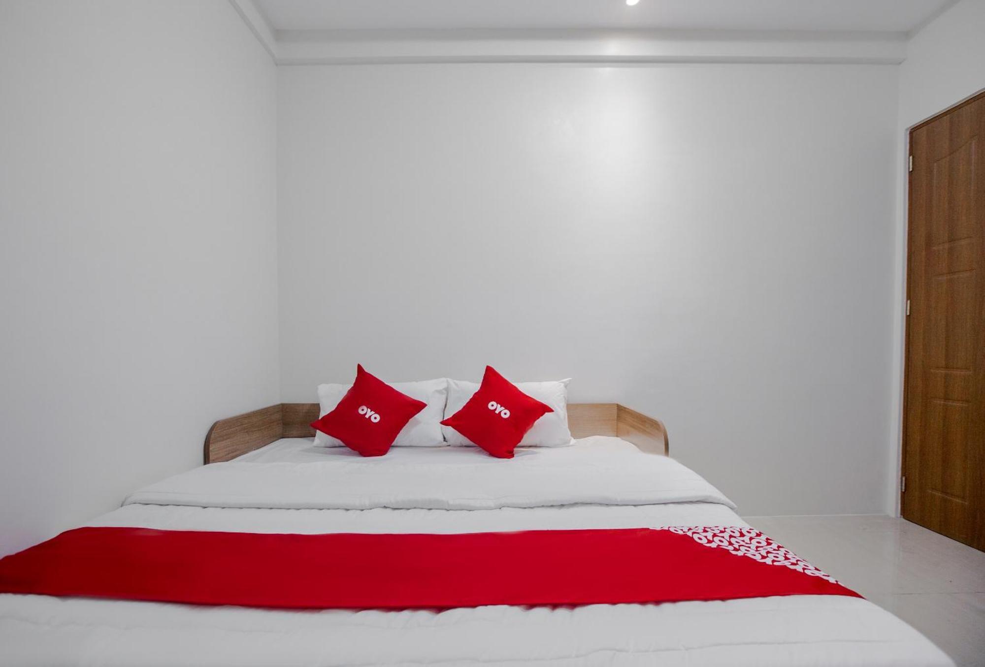 Oyo 605 The Quarters Hotel มะนิลา ภายนอก รูปภาพ