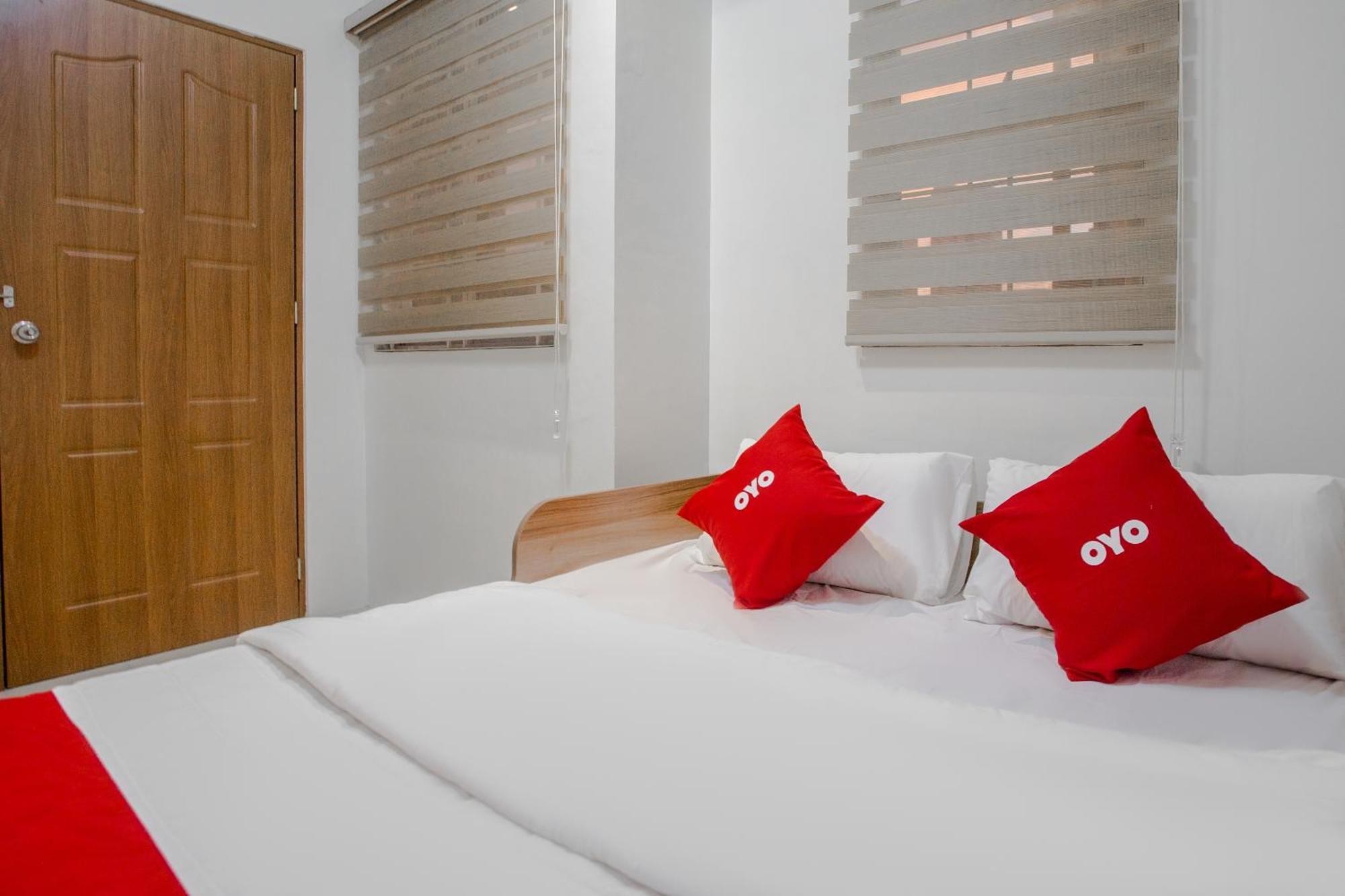 Oyo 605 The Quarters Hotel มะนิลา ภายนอก รูปภาพ