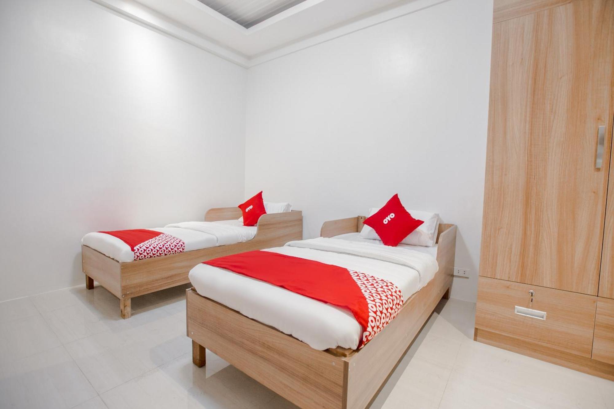 Oyo 605 The Quarters Hotel มะนิลา ภายนอก รูปภาพ